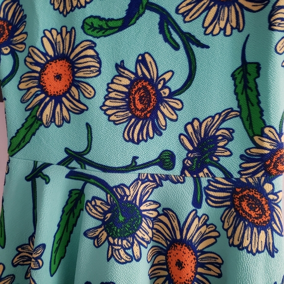 EUC LULAROE Nicole emerald green floral skirt dress (S > 6-8) - Picture 4 of 8